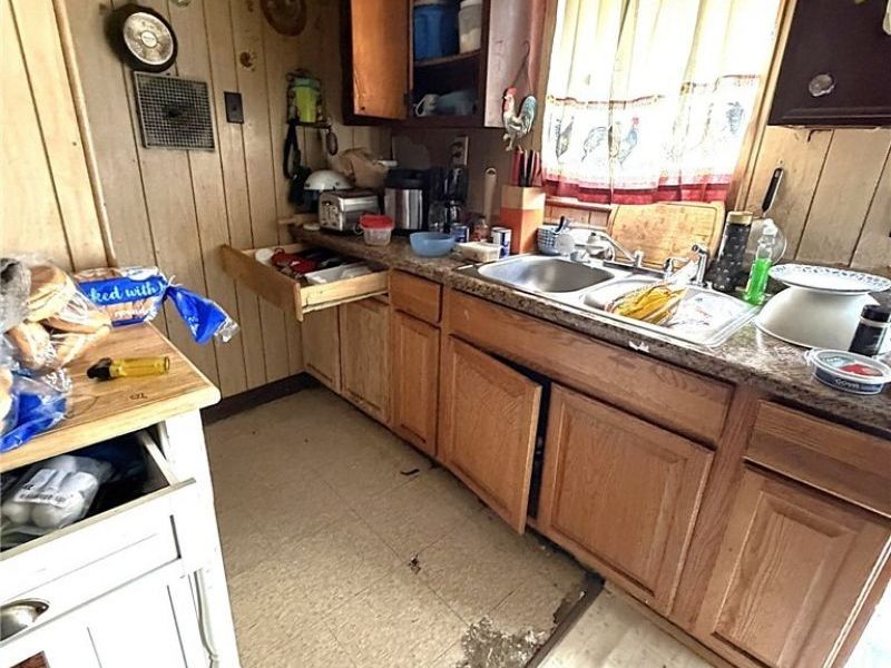 4517 Hyde Avenue, Cleveland, OH 44109 Photo 6