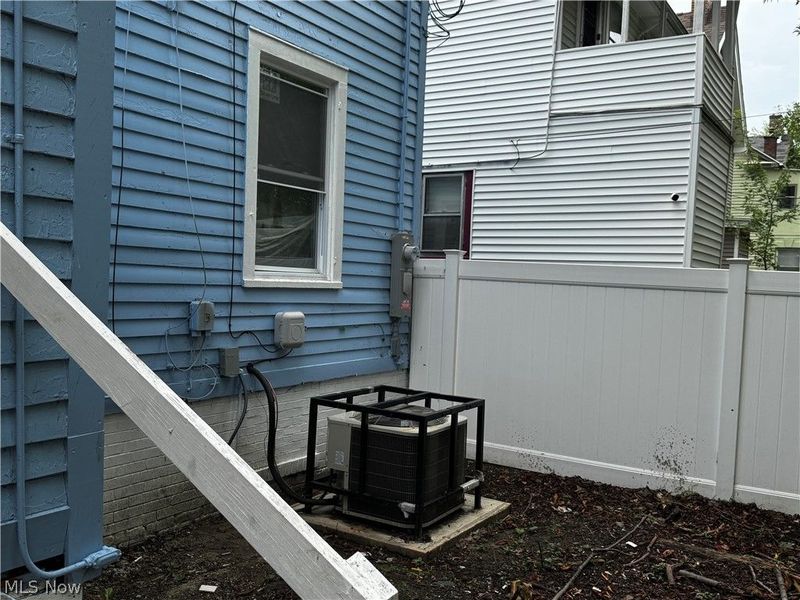 10409 Yale Avenue, Cleveland, OH 44108 Photo 3