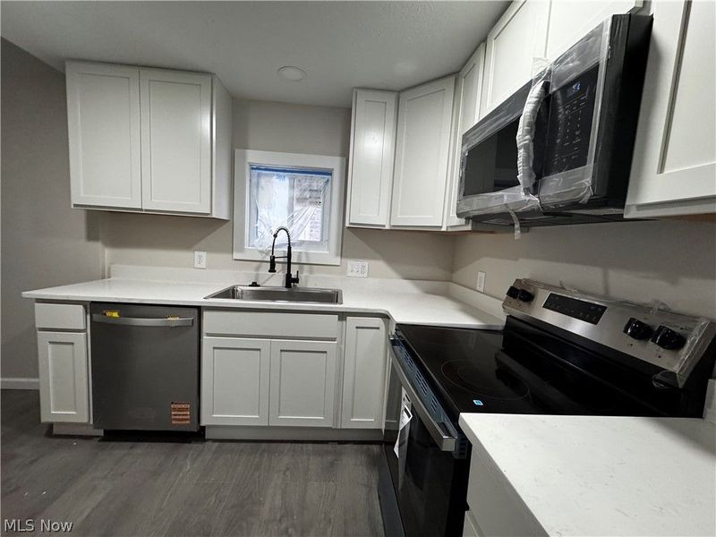 10409 Yale Avenue, Cleveland, OH 44108 Photo 8