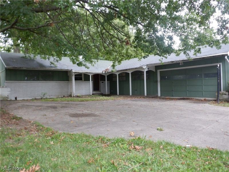 2091 Lee Boulevard, East Cleveland, OH 44112 Photo 2