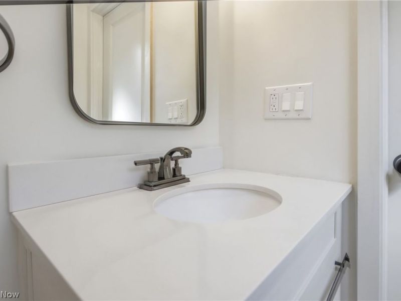 5215 Duke Avenue, Cleveland, OH 44102 Photo 19