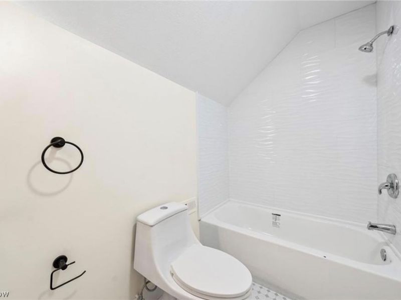 5215 Duke Avenue, Cleveland, OH 44102 Photo 19