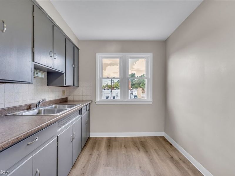 10008 Edgepark Drive, Unit 2/UP, Garfield Heights, OH 44125 Photo 11