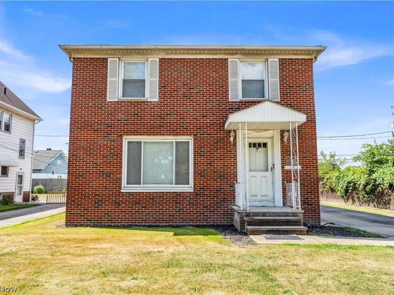 10008 Edgepark Drive, Unit 2/UP, Garfield Heights, OH 44125 Photo 2