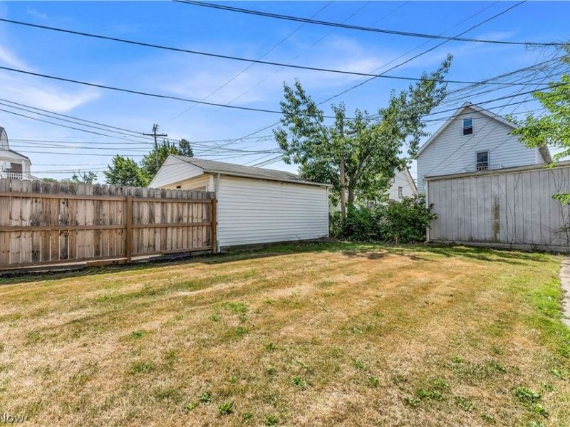 10008 Edgepark Drive, Unit 2/UP, Garfield Heights, OH 44125 Photo 24