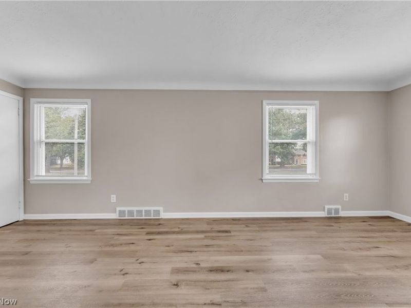 10008 Edgepark Drive, Unit 2/UP, Garfield Heights, OH 44125 Photo 3