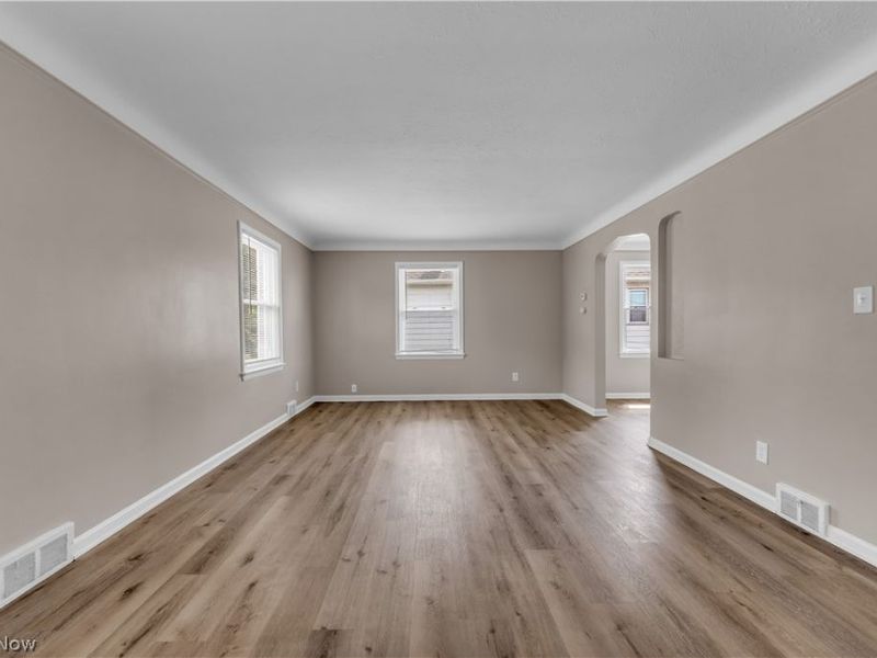 10008 Edgepark Drive, Unit 2/UP, Garfield Heights, OH 44125 Photo 4