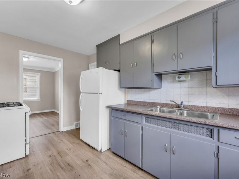 10008 Edgepark Drive, Unit 2/UP, Garfield Heights, OH 44125 Photo 9
