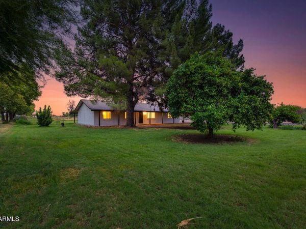 7101 N Perryville Road, Waddell, AZ 85355