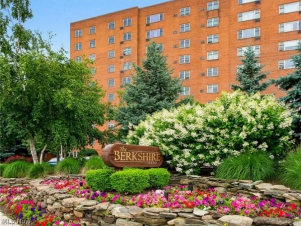 11820 Edgewater Drive , Unit 422, Lakewood, OH 44107