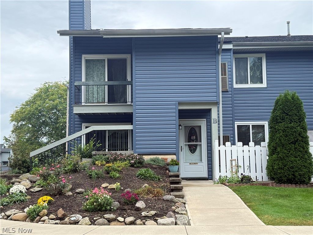 9028 Portage Pointe Drive, Unit 1-B, Streetsboro, OH 44241 Main Photo