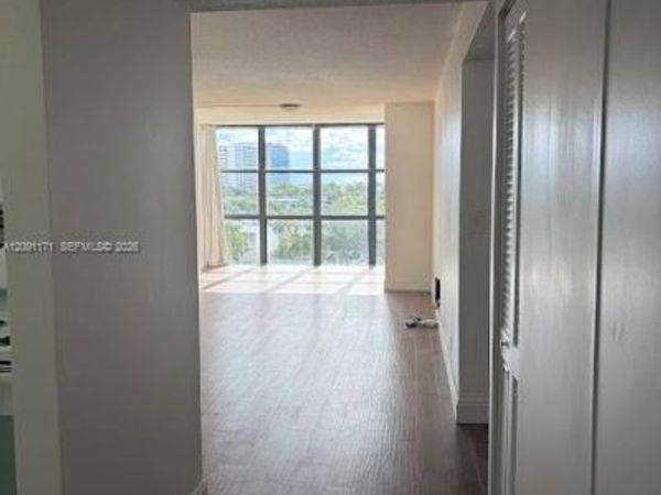 1000 Parkview Dr, Unit 605, Hallandale Beach, FL 33009