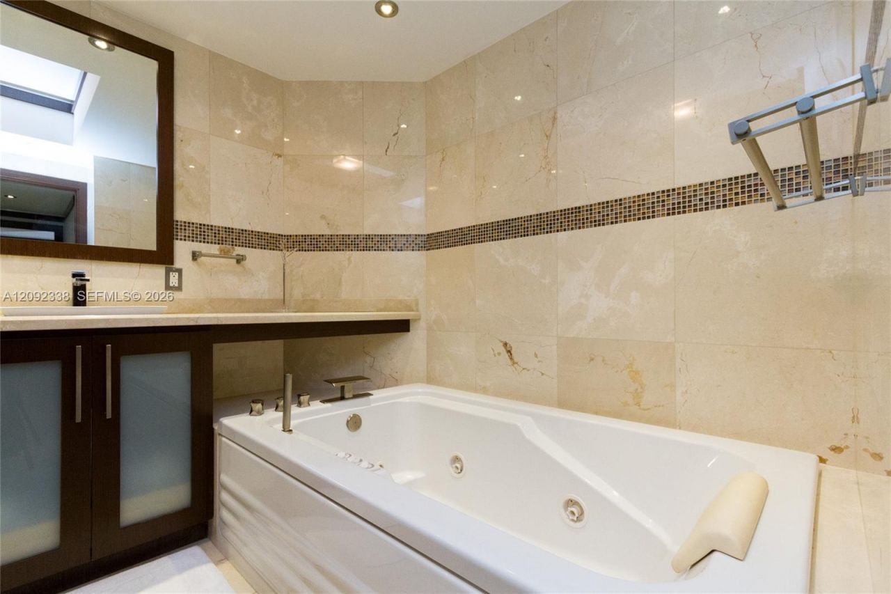 4775 Collins Ave , Unit 1201, Miami Beach, FL 33140 Photo