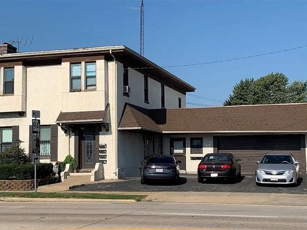 125 S 5th Street, St Charles, MO 63301