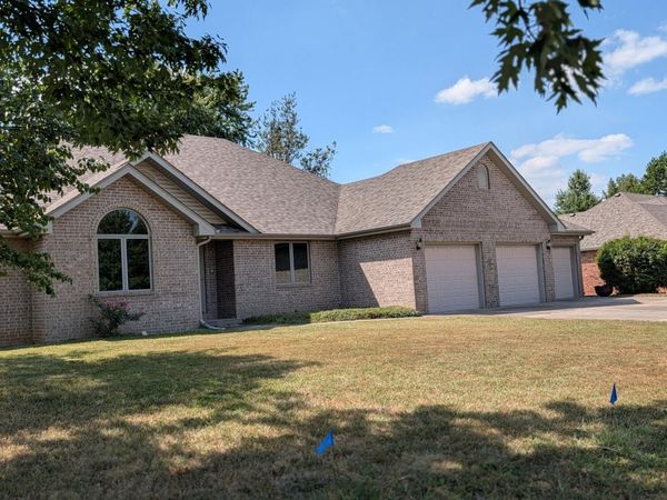 1391 S Meadow Lane , Bolivar, MO 65613