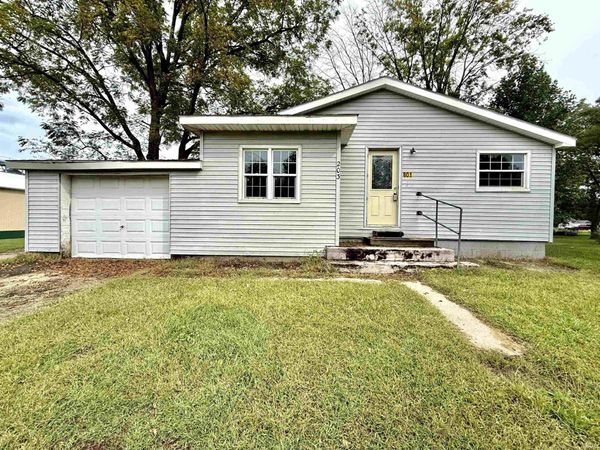 203 S Maple Avenue, Medaryville, IN 47957