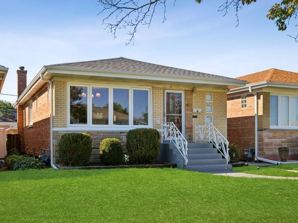 6905 W Leland Avenue , Harwood Heights, IL 60706