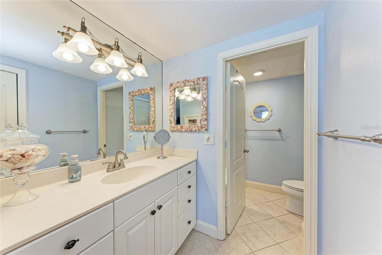 1212 Benjamin Franklin Drive, Unit 208, Sarasota, FL 34236 Photo