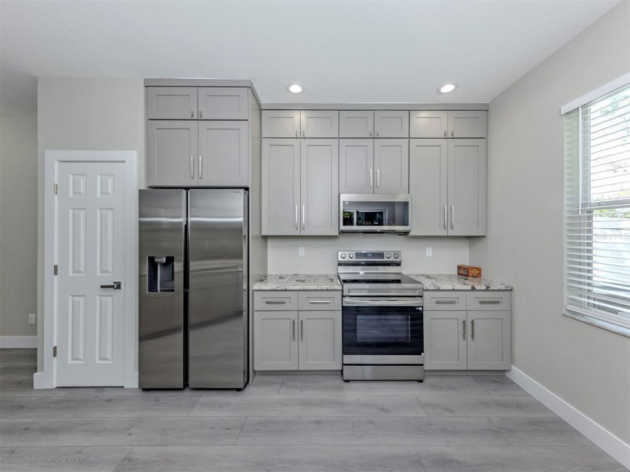 3941 Yellowstone Circle , Sarasota, FL 34233 Photo