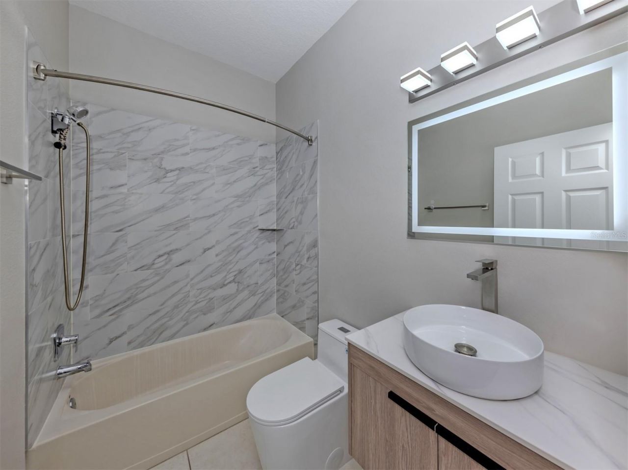3941 Yellowstone Circle , Sarasota, FL 34233 Photo