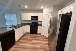 639 Wooster Drive  photo 4