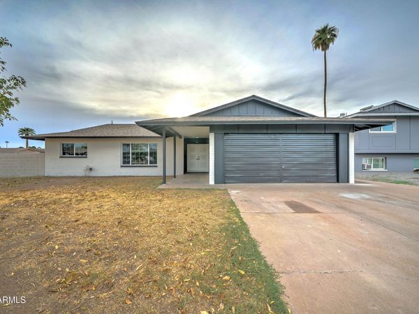7702 N 48th Avenue, Glendale, AZ 85301