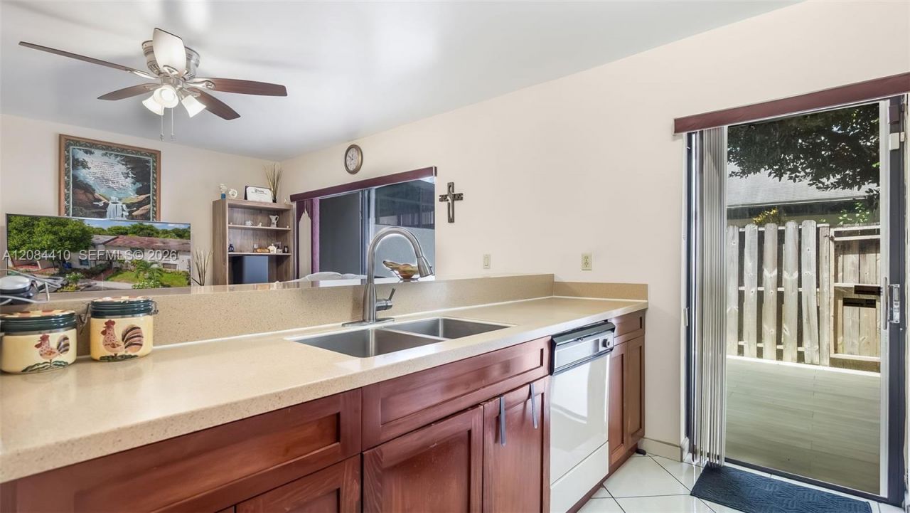 3616 SW 68th Ln, Unit 4-D, Miramar, FL 33023 Photo
