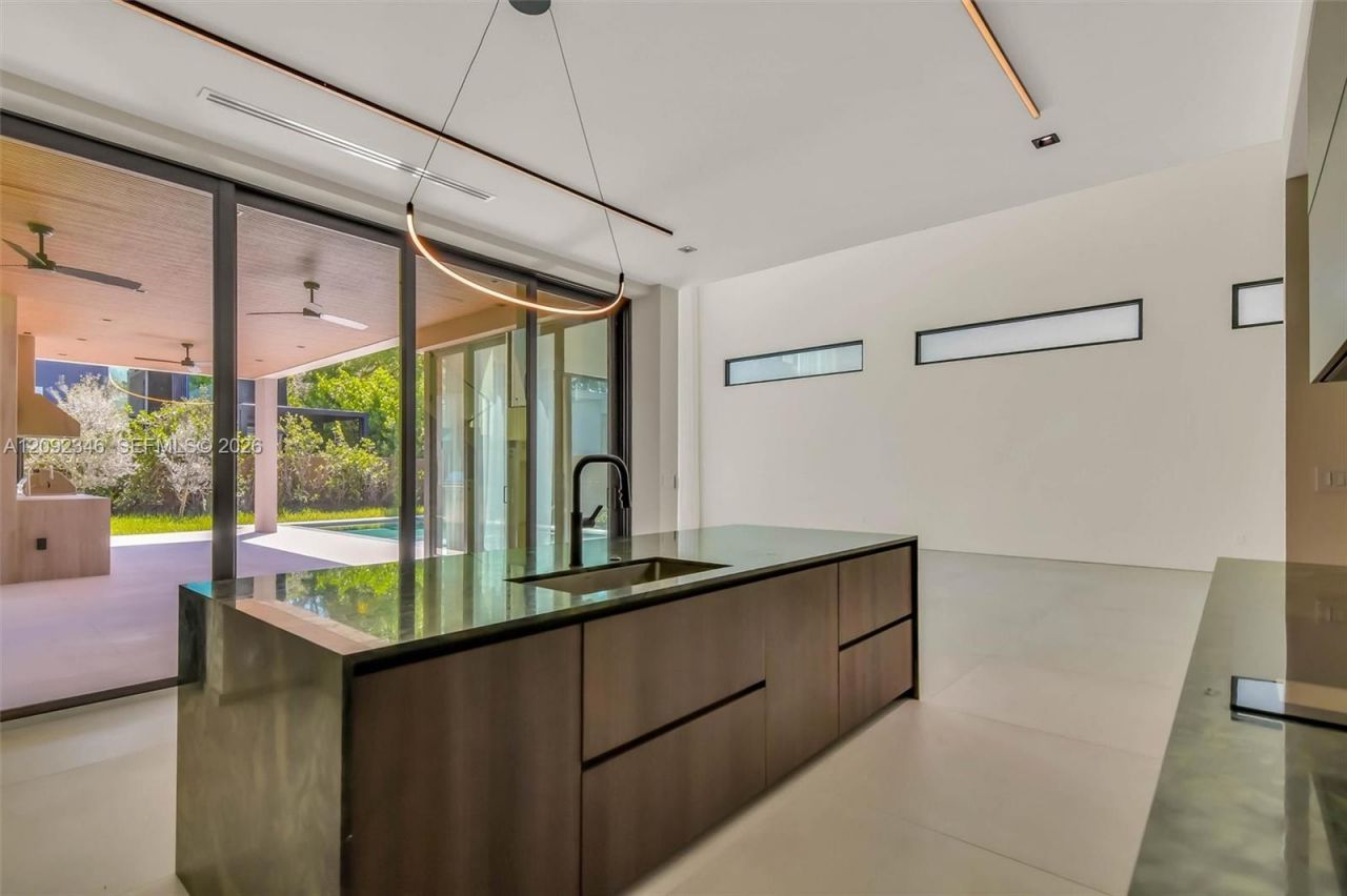 135 SW 29th Rd , Miami, FL 33129 Photo