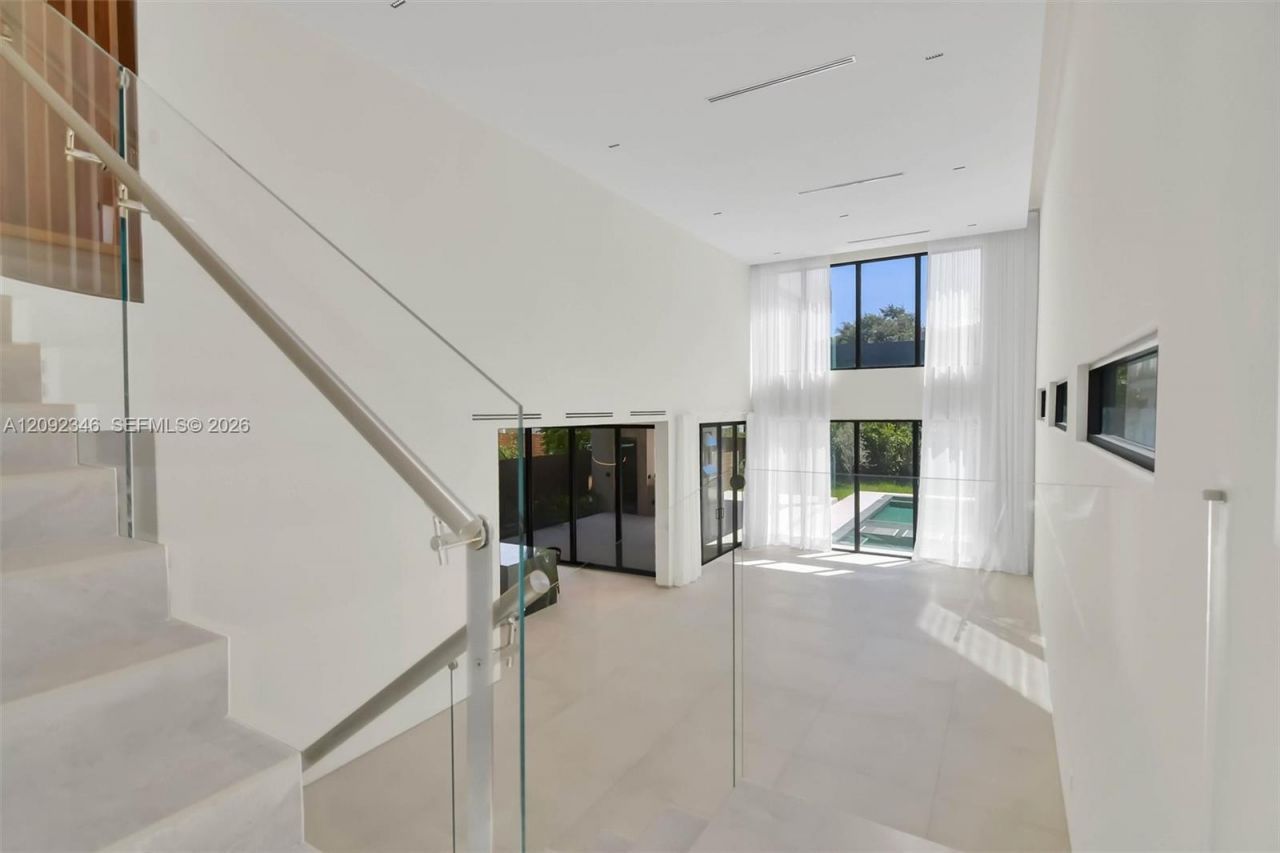 135 SW 29th Rd , Miami, FL 33129 Photo