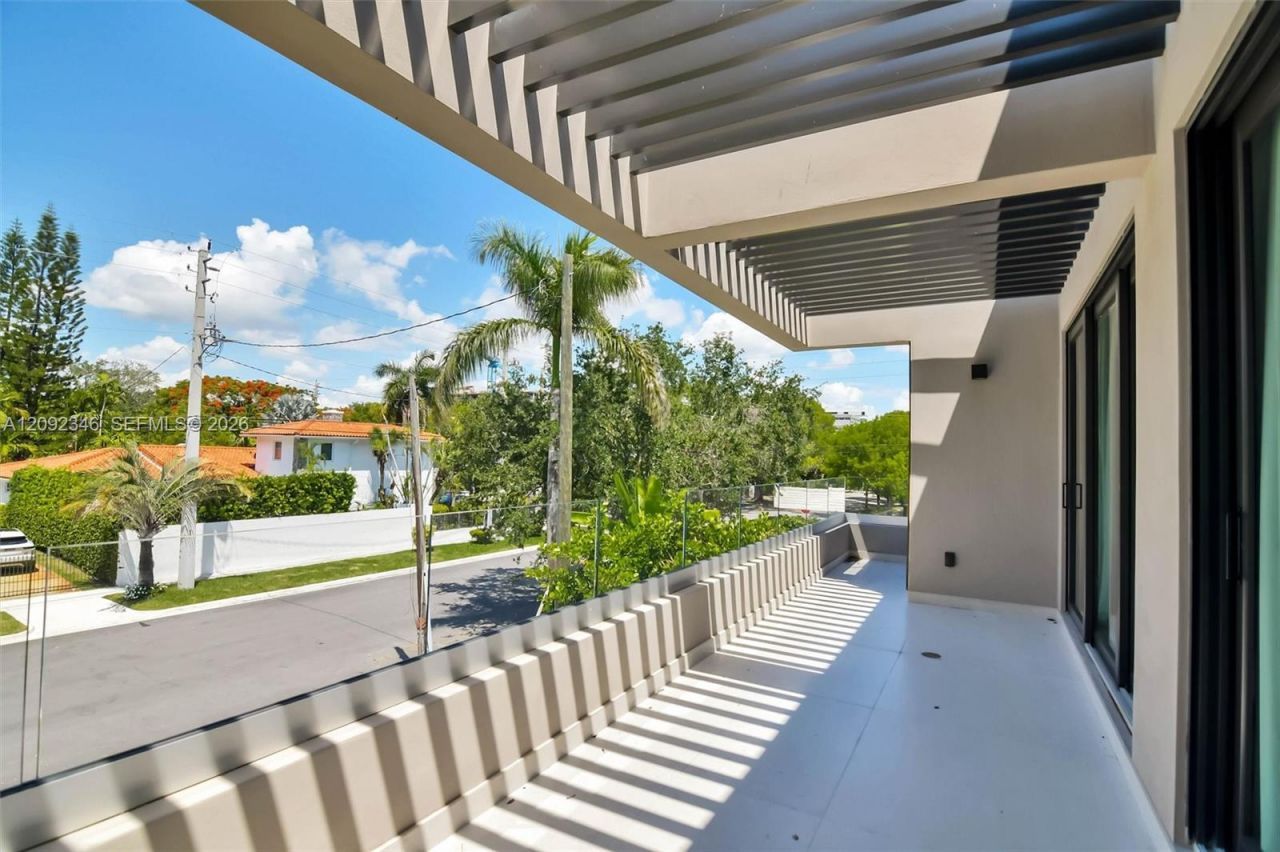 135 SW 29th Rd , Miami, FL 33129 Photo