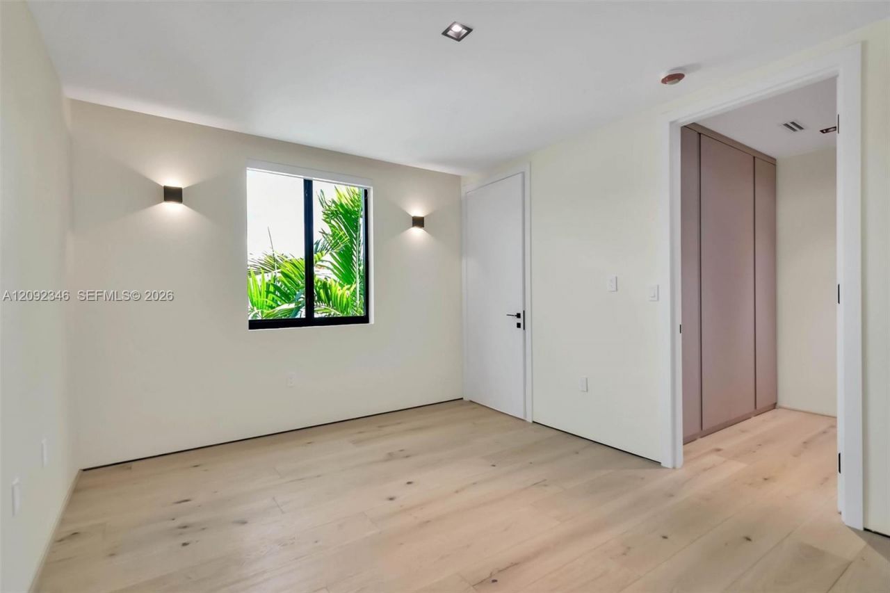 135 SW 29th Rd , Miami, FL 33129 Photo