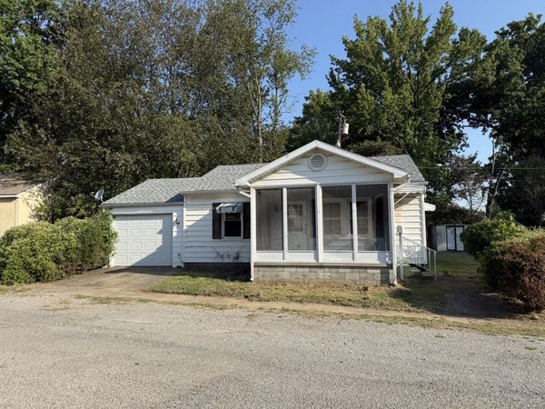 6 C Lane , Herrin, IL 62948