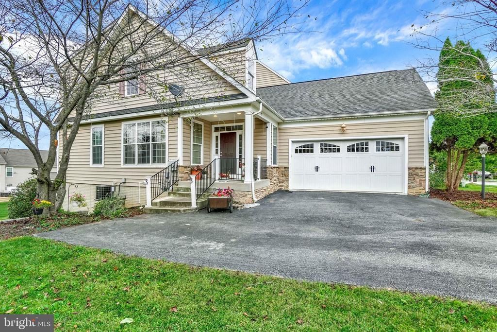 592 LAKE REDMAN COURT, SEVEN VALLEYS, PA 17360