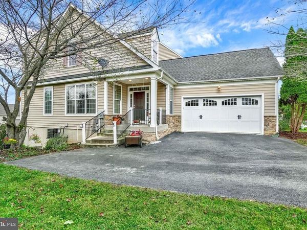 592 LAKE REDMAN COURT, SEVEN VALLEYS, PA 17360