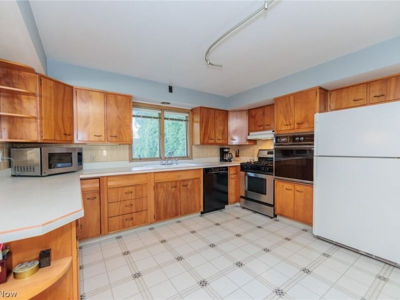 22015 Cottonwood Drive, Rocky River, OH 44116 Photo 10