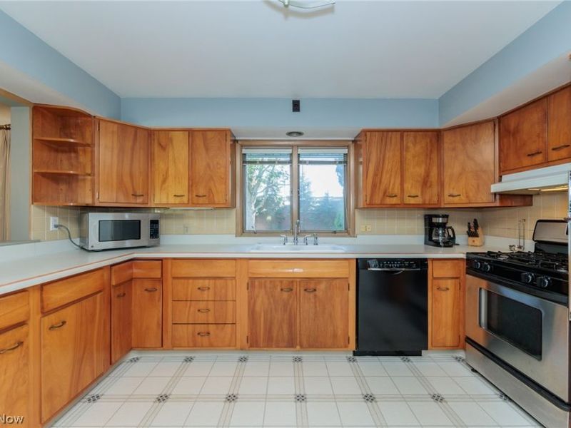 22015 Cottonwood Drive, Rocky River, OH 44116 Photo 11
