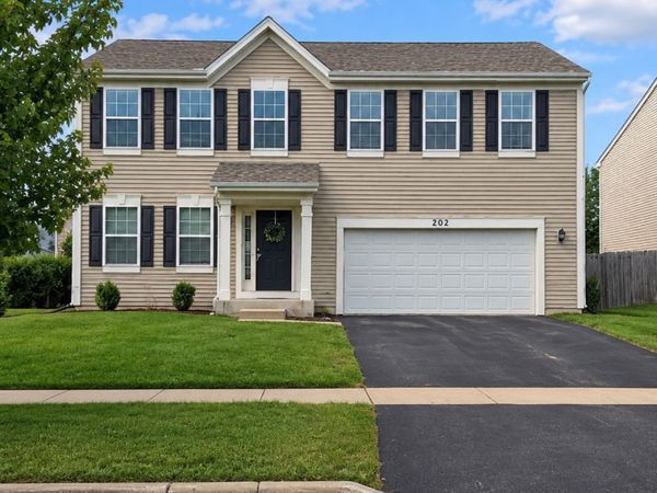 202 Minuet Circle , Volo, IL 60073