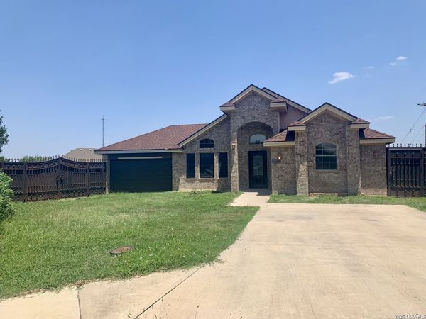 2698 Crown Way Dr, Eagle Pass, TX 78852
