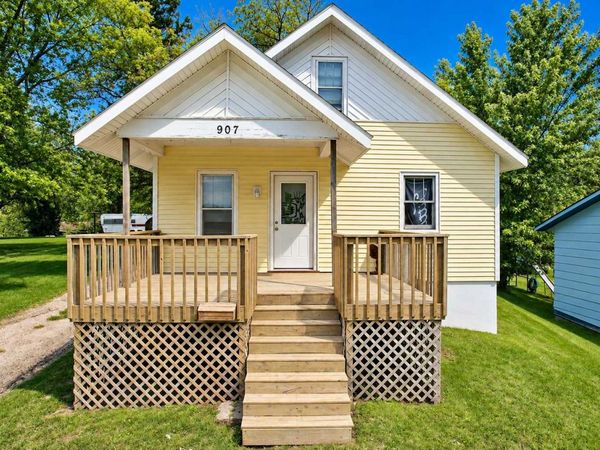 907 N Baird Avenue , Fergus Falls, MN 56537
