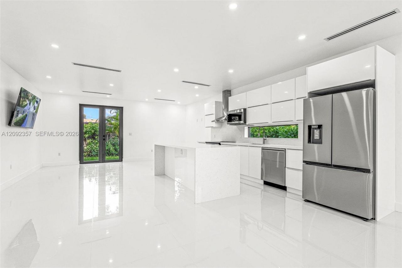 3453 NW 4th St , Miami, FL 33125 Photo
