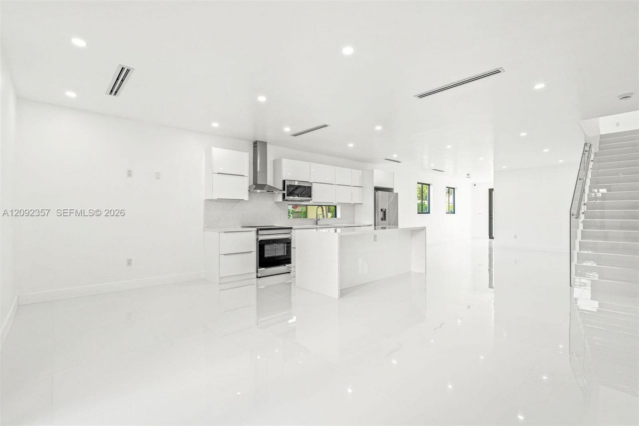 3453 NW 4th St , Miami, FL 33125 Photo