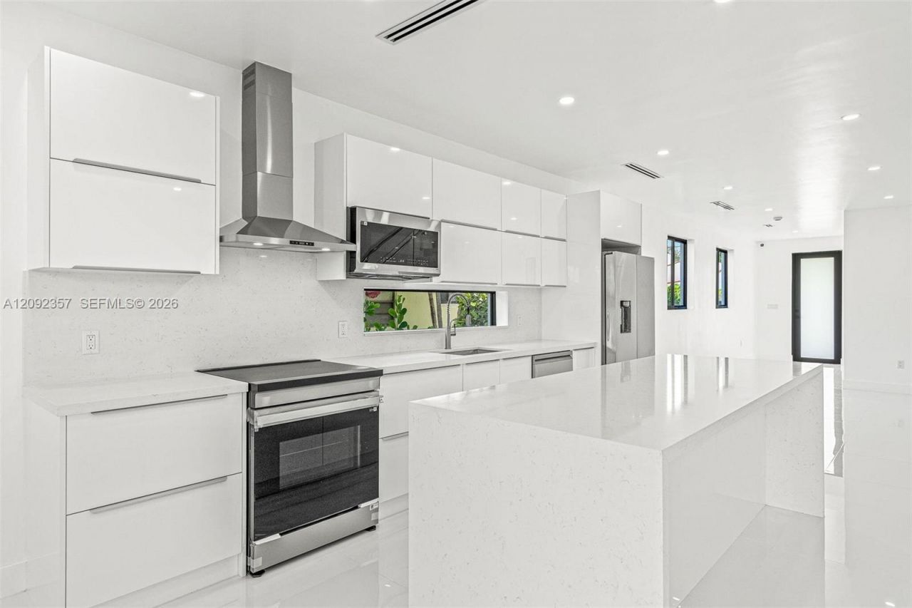 3453 NW 4th St , Miami, FL 33125 Photo