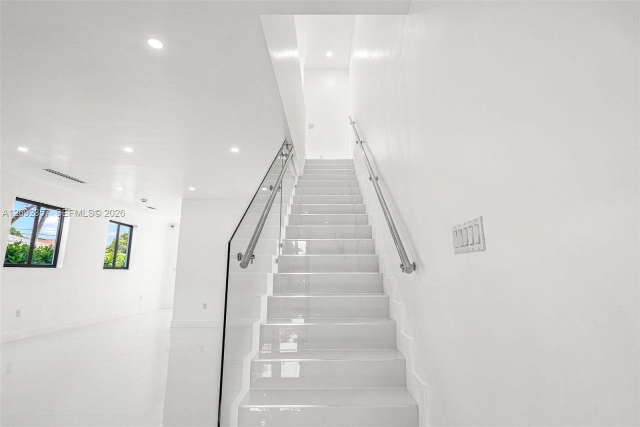 3453 NW 4th St , Miami, FL 33125 Photo
