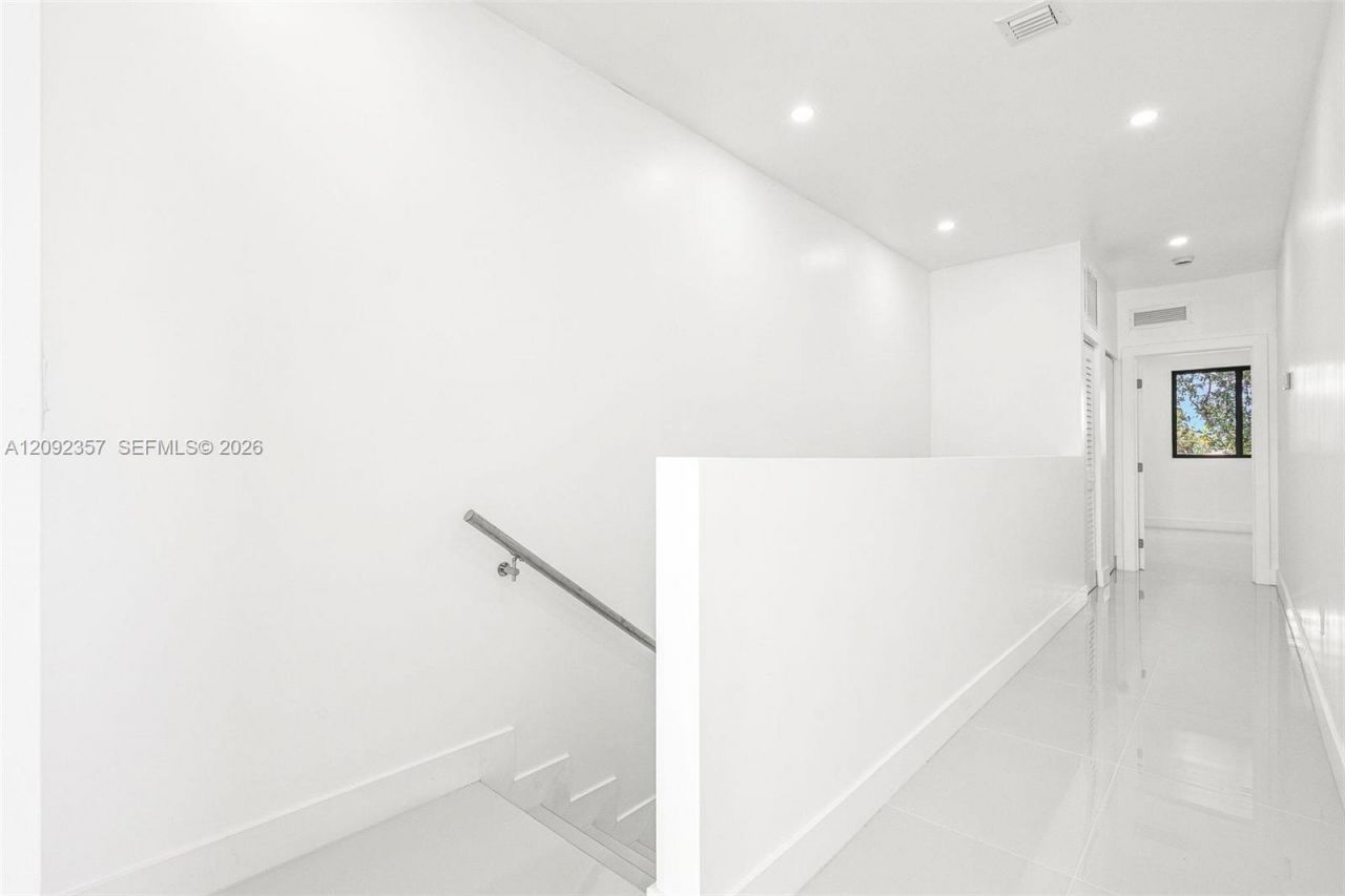 3453 NW 4th St , Miami, FL 33125 Photo