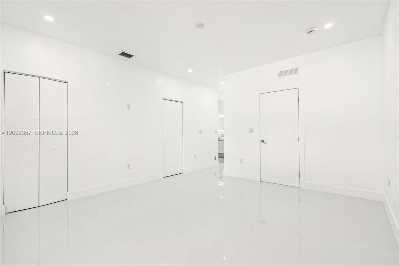 3453 NW 4th St , Miami, FL 33125 Photo
