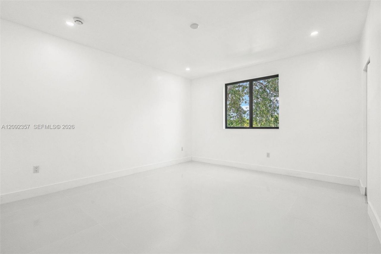 3453 NW 4th St , Miami, FL 33125 Photo