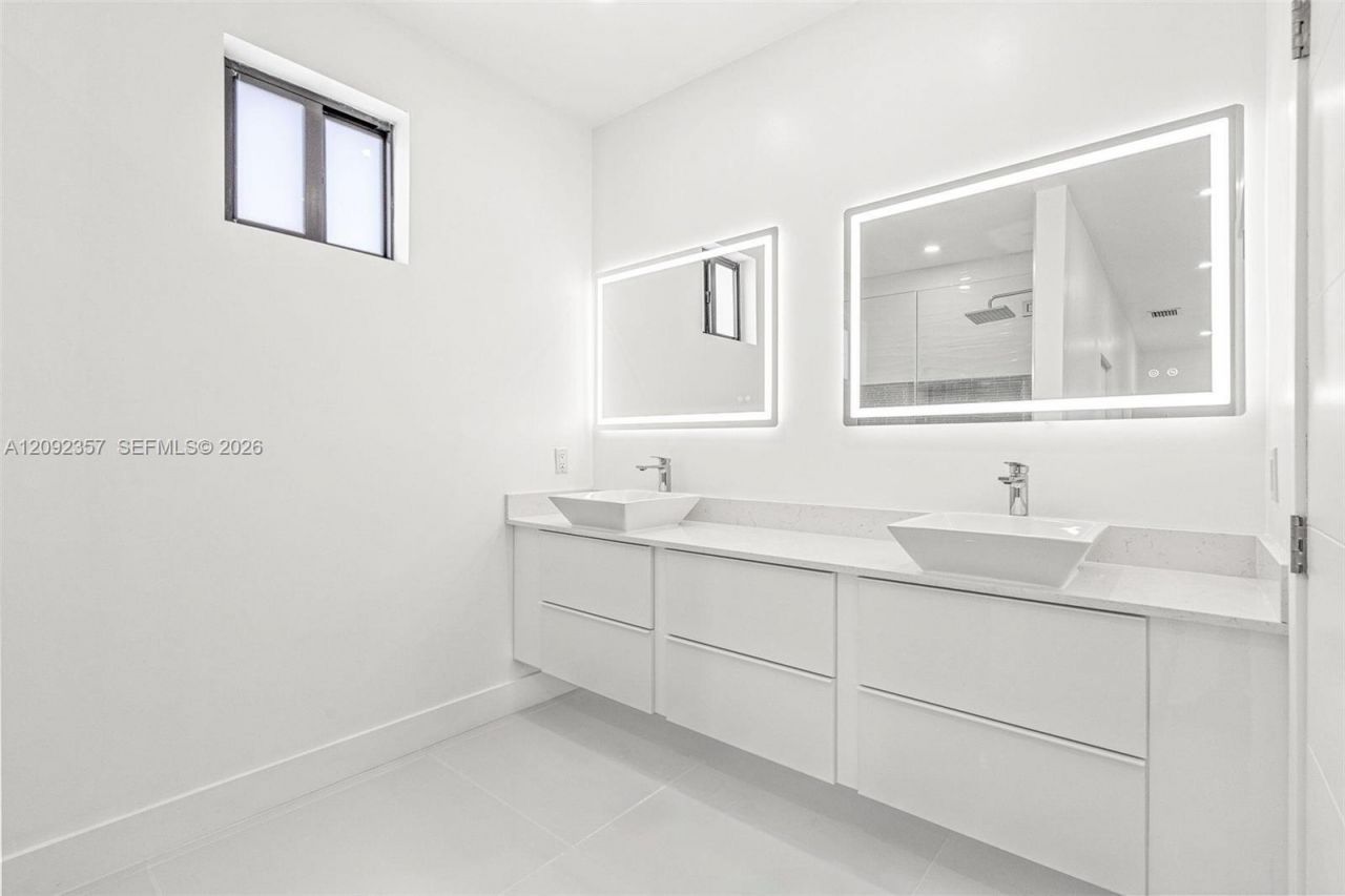 3453 NW 4th St , Miami, FL 33125 Photo