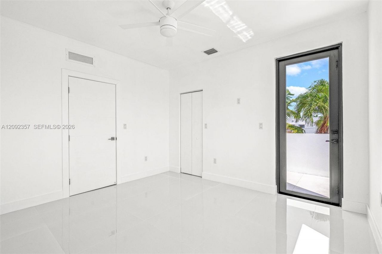 3453 NW 4th St , Miami, FL 33125 Photo