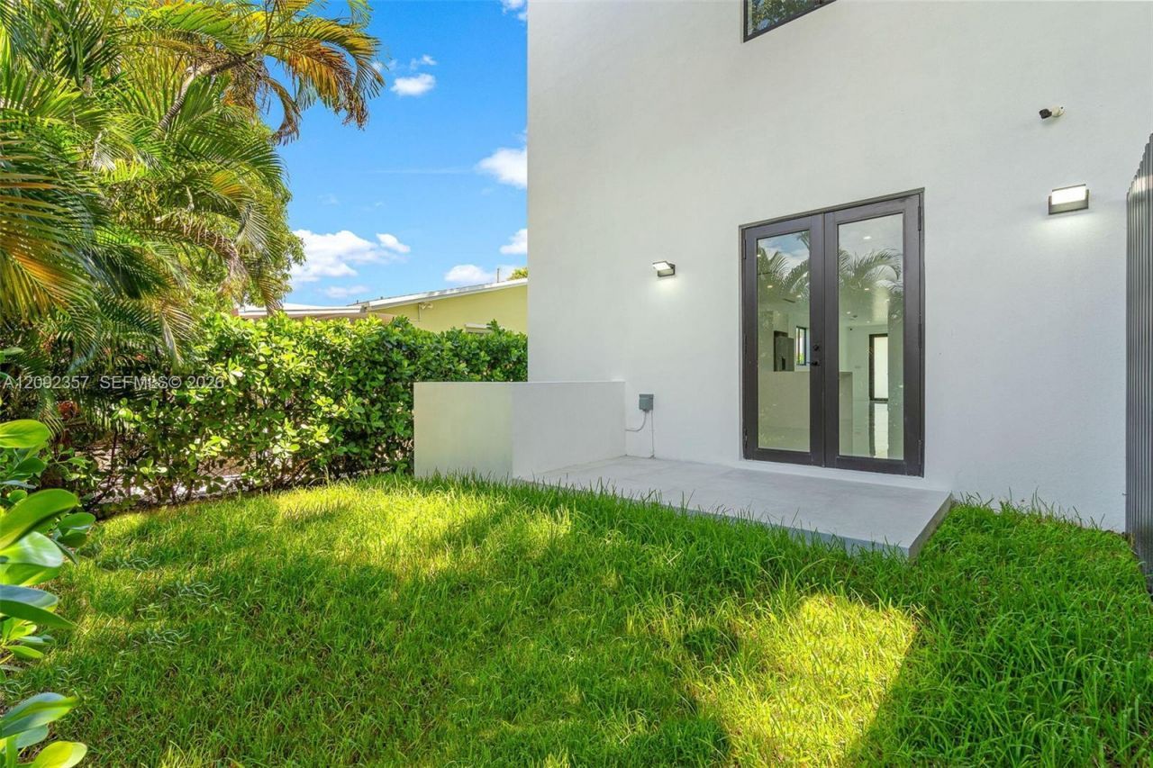 3453 NW 4th St , Miami, FL 33125 Photo