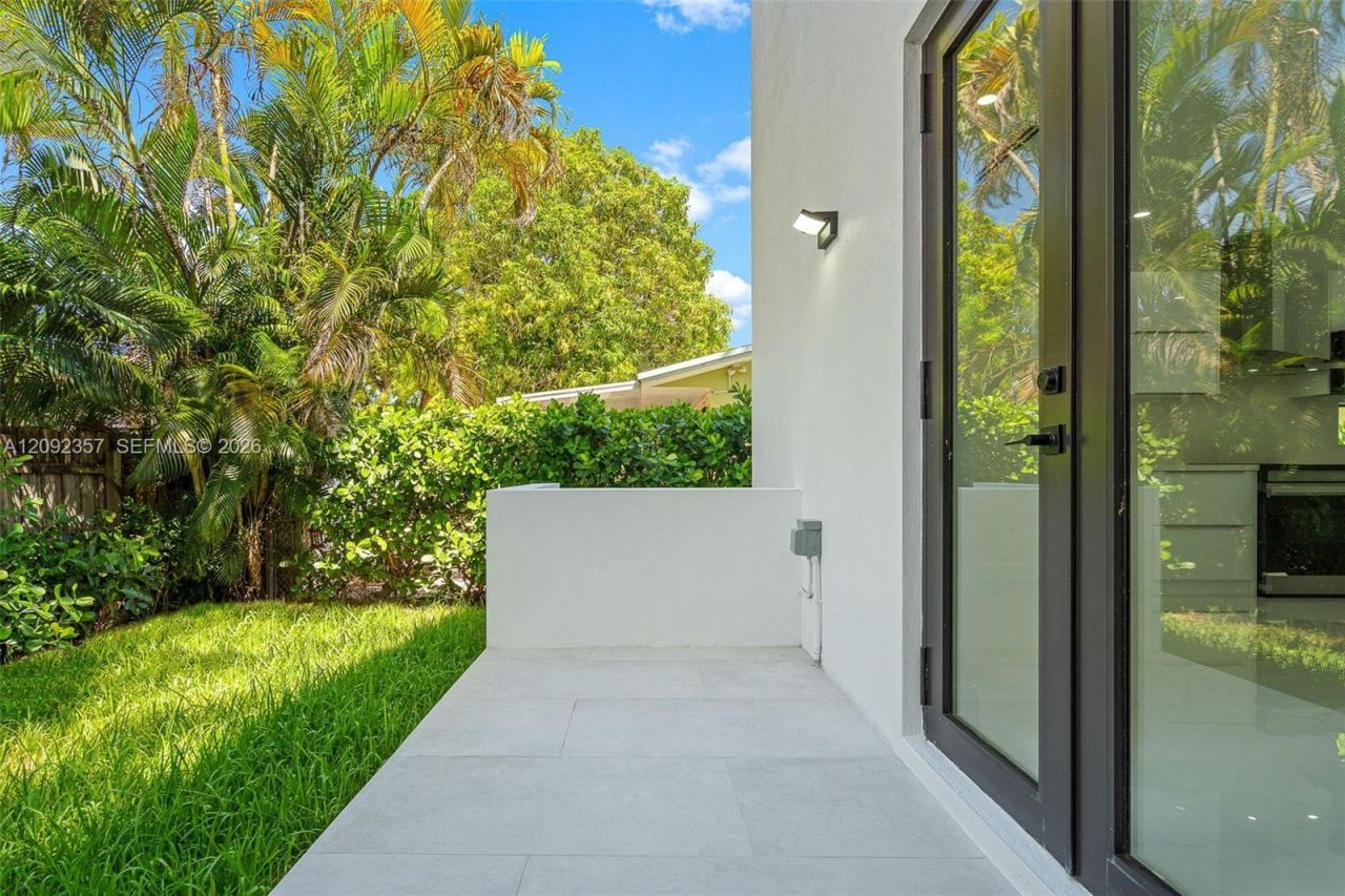3453 NW 4th St , Miami, FL 33125 Photo